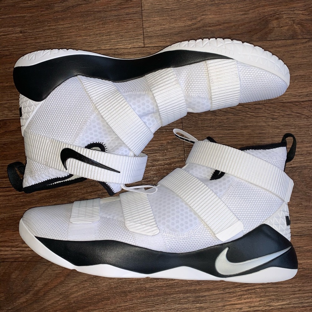 Nike Lebron Soldier 11 (2017)